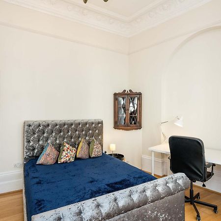 Four Beds By The Station Appartement Londen Buitenkant foto