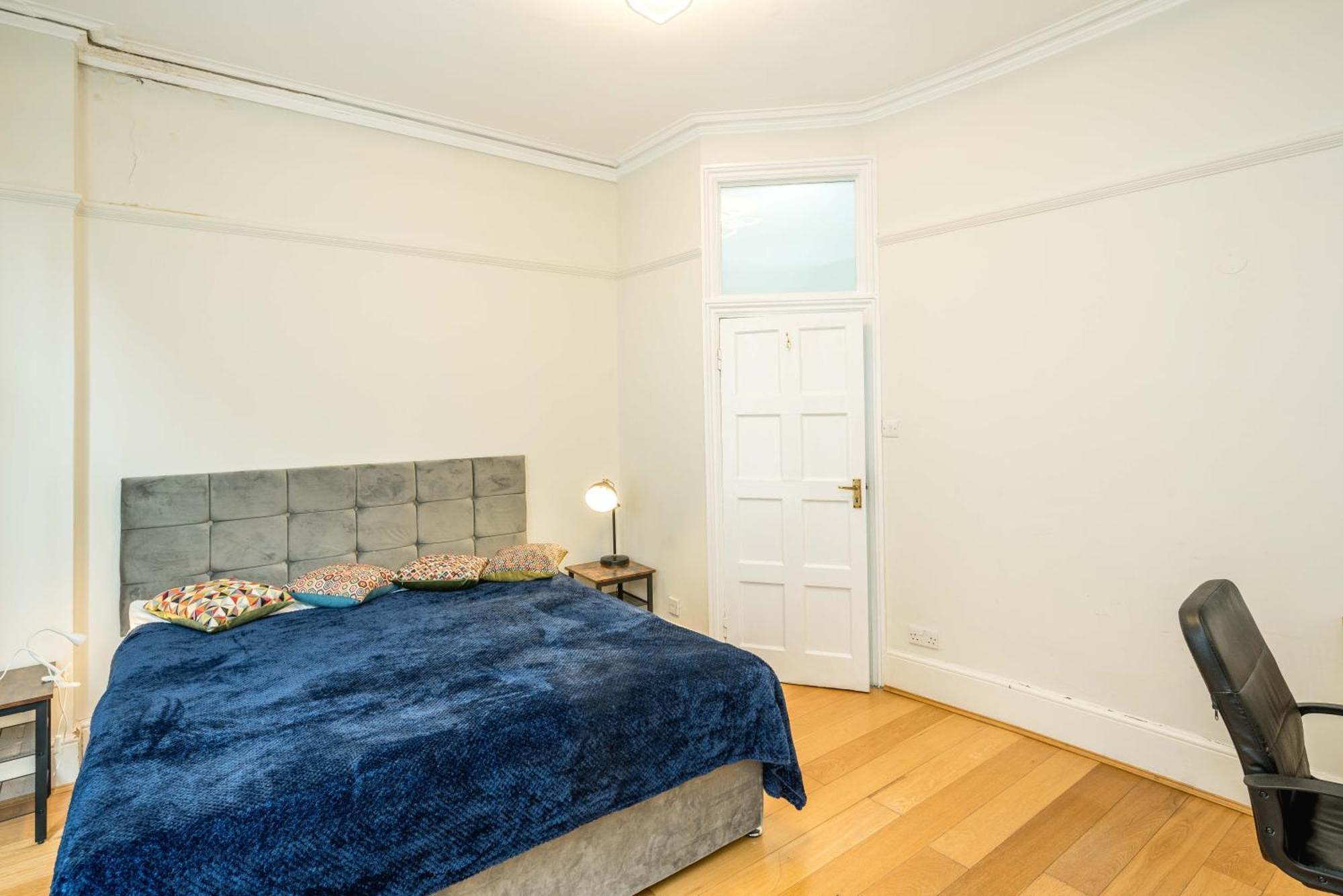 Four Beds By The Station Appartement Londen Buitenkant foto