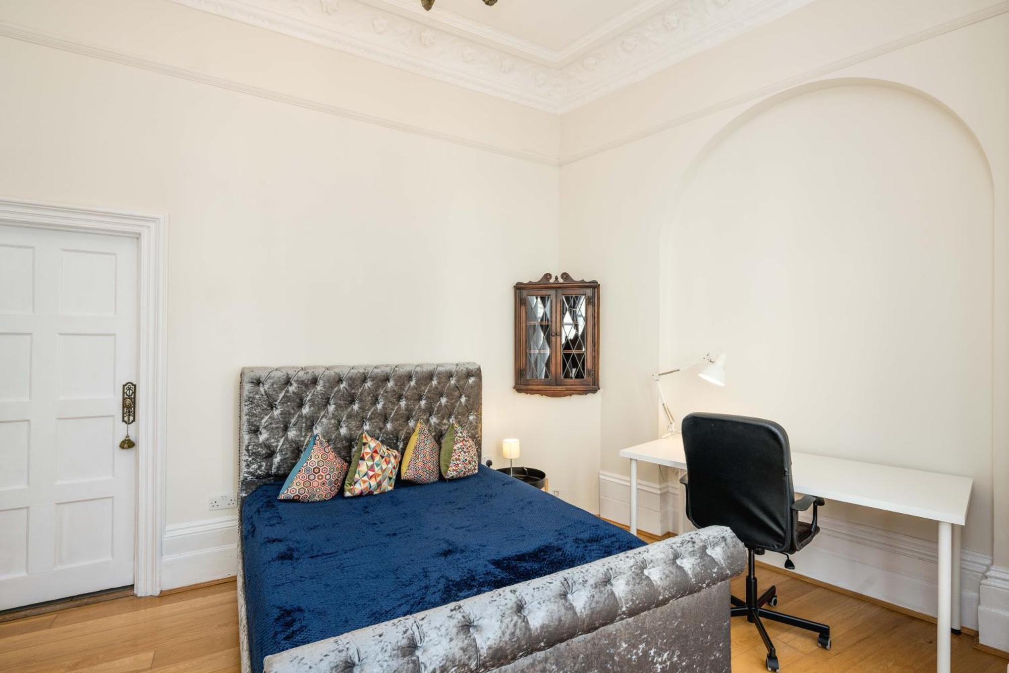 Four Beds By The Station Appartement Londen Buitenkant foto