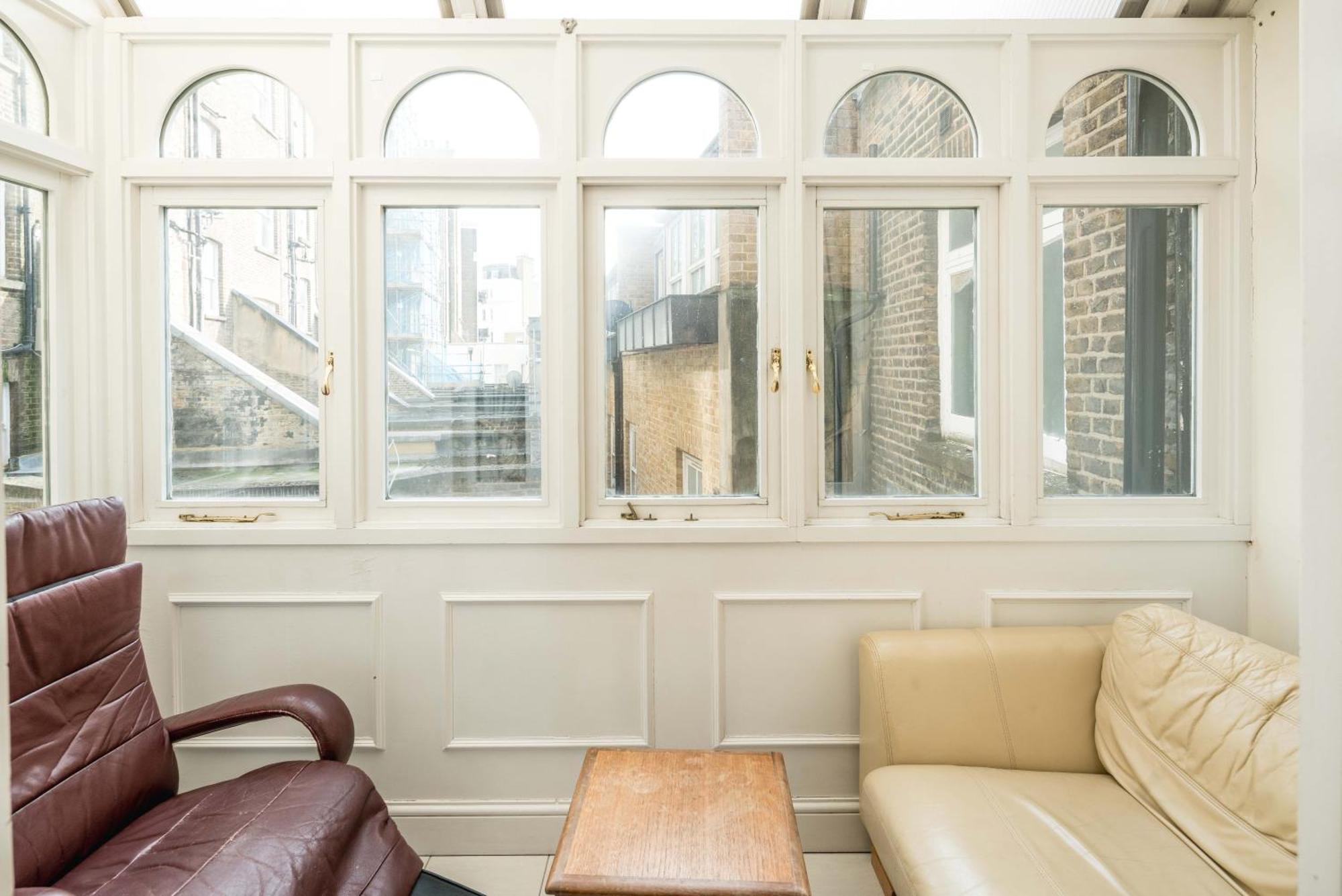 Four Beds By The Station Appartement Londen Buitenkant foto